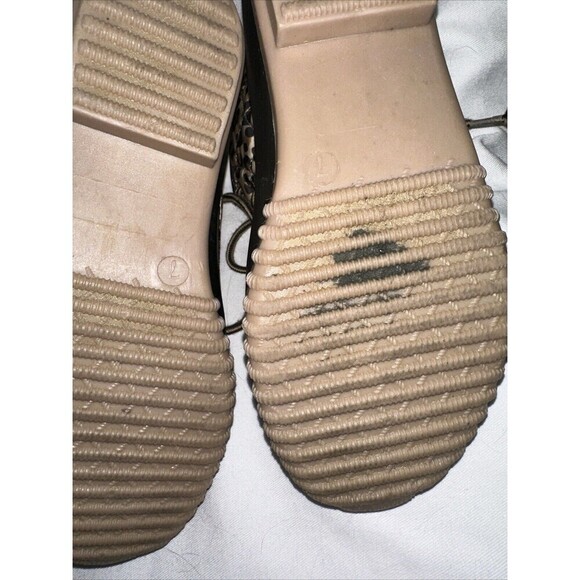 Magellan Outdoors Women's Cheetah Duck Boots Shoes Size 7 Has Yuck On Right Shoe - Picture 6 of 6